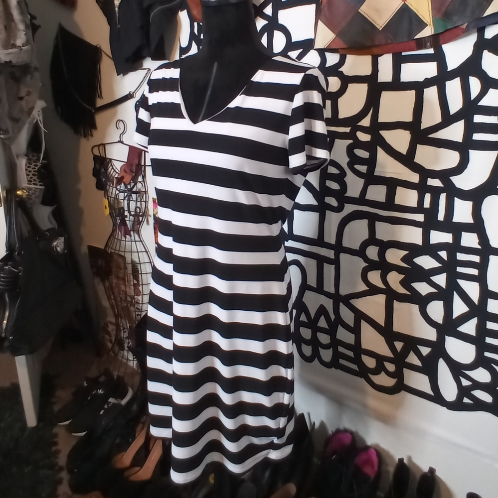 Dress - Picture 2 of 3